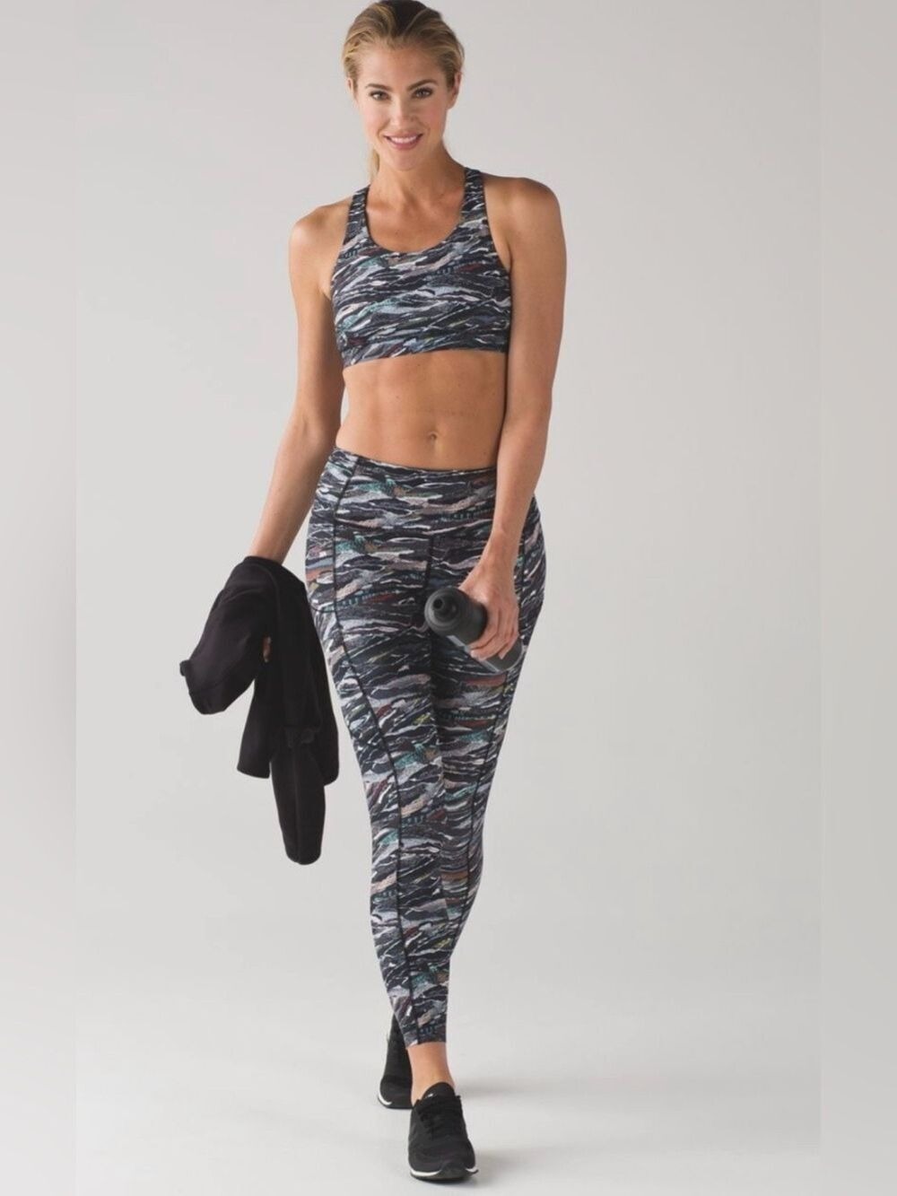 Lululemon Fast And Free 7/8 Tight
Mini Sweatr Multi Black